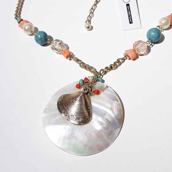 New Direction Shell Medallion Necklace NWT - Picture 2 of 5